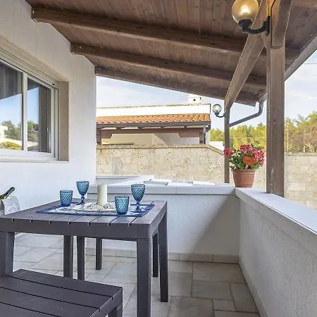 Dimora Smeraldo * 玛丽娜迪曼卡维萨