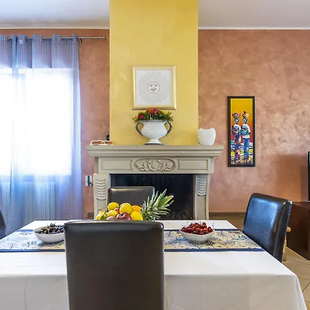 Dimora Smeraldo 玛丽娜迪曼卡维萨